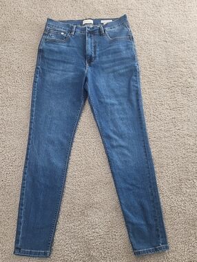 Slim High-Rise Women's Skinny Jeans in Medium Blue